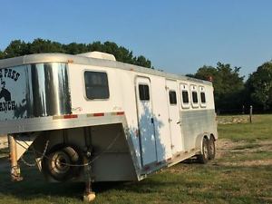 4-HORSE EXISS TRAILER WITH 6' SHORT WALL 2002 XT 406