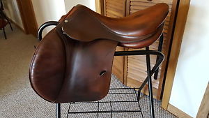 Lovely 18.5" Antares French Saddle - Medium tree - Long forward flaps