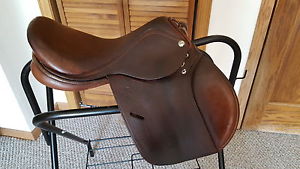 15" Pessoa AMO Jr w/ covered leather saddle and XCH (adjustable gullet) kid's