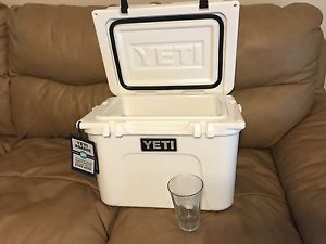 YETI ROADIE 20 COOLER WHITE
