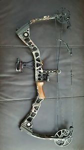 Mathews switchback xt compound bow plus accessories and case