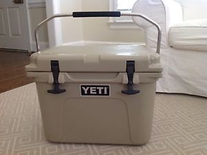 YETI Roadie 20 Qt Cooler Tan