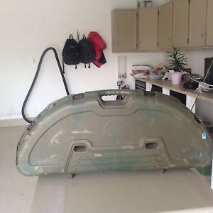 COMPLETELY Loaded 2013 Hoyt Carbon Element G3 Bow  50 to 60 lb- left handed