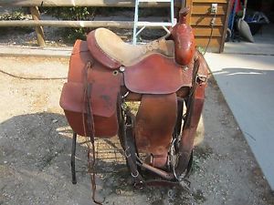 top quality Hereford TEXTAN saddle w/ rear cinch, b/c, oversz stirrups, sad bags