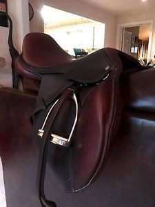 M. Toulouse Laura B 17.5 Professional Series with Genesis Jumping Saddle