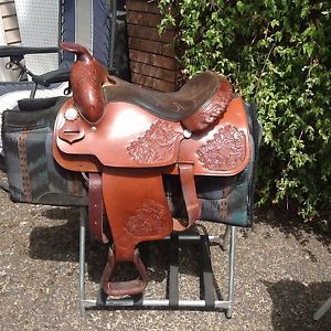 Pretty 15" Hereford Textan Saddle