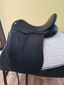 Custom Saddlery 17.5  Expression