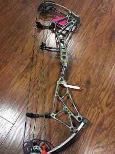 NEW 2015 Bear Arena 34 Right Hand Realtree Xtra 29/70