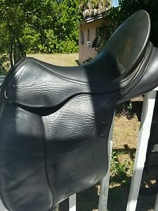 Schleese dressage " Wave " 18.5 inch  wide tree