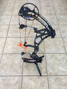 New 2014 Bear Archery Arena 30 Compound Bow 60# Right Hand Shadow Series Black