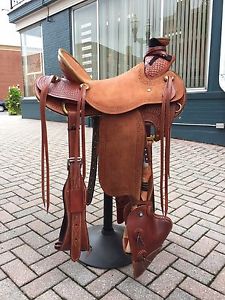(In Stock) 15.5" Wade Roping / Ranch / Trail / Roper Saddle with Tapaderos