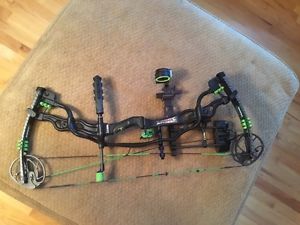 Hoyt Carbon Spyder Michael Waddell's bone collectors black out compound bow 2014