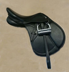 Classic Black Jumping Saddle-17.5 doubled leather, adjustable gullet