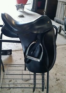 17 1/2 black country dressage saddle