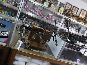 Mathews Z2 RH 60-70lb SE5 limbs with Quiver, Sight and Stabilizer Rest