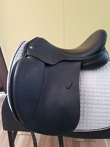 Custom Saddlery 17.5 Revolution