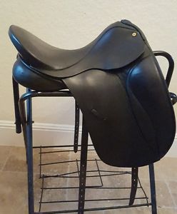 Black Country Saddle Dressage 17.5" Med wide, excellent condition
