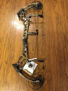 NIB RH Bear Archery BR 33 Bow 25.5-30" 55-70# Camo