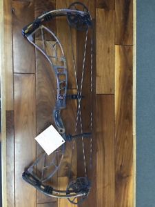 NEW Obsession Evolution Compound Bow- RH 28.5" 70#