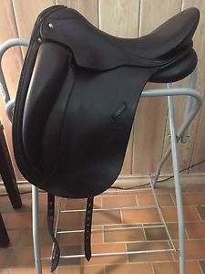 Schleese Canterbury 17.5" Medium Wide Dressage Saddle Adjustable Tree