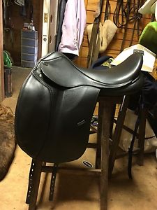 M. Toulouse Platinum Diana Dressage saddle with Genesis Adjustable tree 18.5