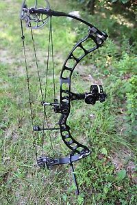 Prime Rival RH Bow 70-80 lb limbs with Site, Rest and extra limbs 60-70 lbs