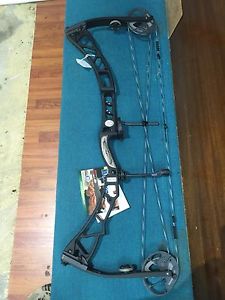Black Elite Synergy 28.5" 65# Right Hand