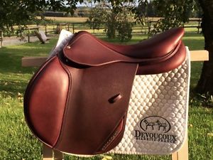 Devoucoux Socoa 18" Close Contact Jumping saddle