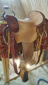 15 roping saddle *Lightly Used!!*
