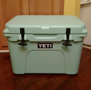 35 qt Seafoam Green Yeti Cooler!!!