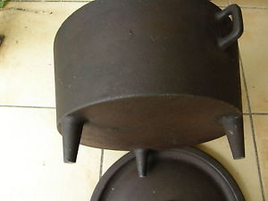 12 INCH Carmicheal cast iron camp oven