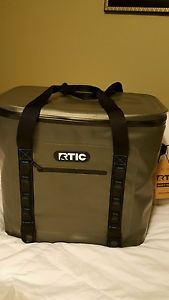 BRAND NEW RTIC SOFTPAK 40 Soft Cooler *new never been used
