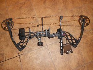 New Bowtech Carbon Icon bow package RH  50-60# Stealth Black