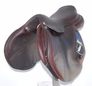 17.5" CWD SE25 2Gs SADDLE (SO20200) VERY GOOD CONDITION !! - DWC - CAN