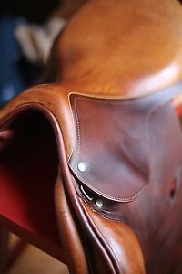 Luc Childeric 17 inch Saddle + Luc Childeric cover