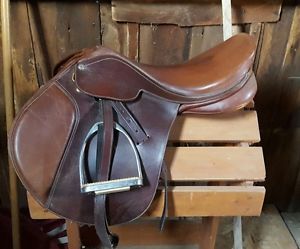 Collegiate saddle 18" Adjustable Gullet Jumping Close Contact