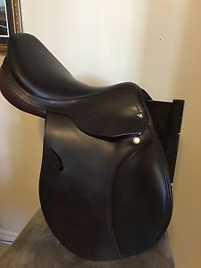 Prestige Roma jump 17 inches Saddle