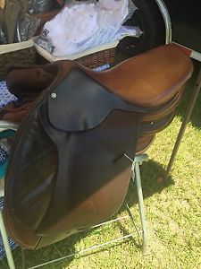 Butet 16" Saddle Medium Tree Long Flap Good Condition High End French Made!!!!!!