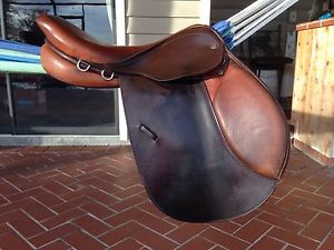 Courbette Alpina Jump Saddle English 17"