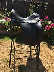 Black Verago Trilogy Dressage Saddle 17.5 EW