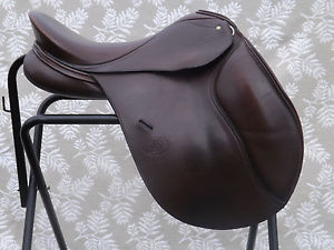 Schleese  JES  Elite Custom  GP  / Jumping / Close Contact   Saddle  17.5 Inch