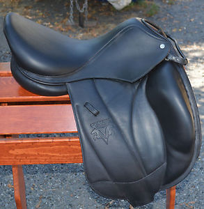 Voltaire Adelaide Dressage Saddle  17 inch