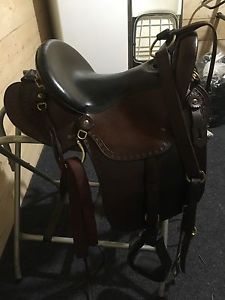 Imus 4-Beat Gaited Endurance Saddle With English Stirrup Leathers