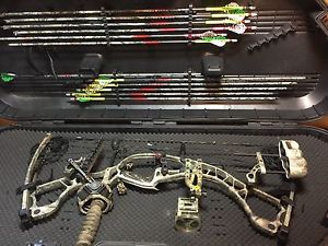 Hoyt Spyder 30 XR ARC Compound Hunting Bow with Plano hard case arrows included