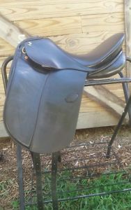 17" HDR wide tree short flap Dressage saddle