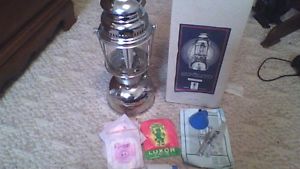 Hipolito h250 lantern with box with extra Petromax mantles