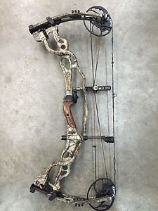 Hoyt Carbon Spyder FX  RH  27"-29" Draw  60-70 LB  Camo