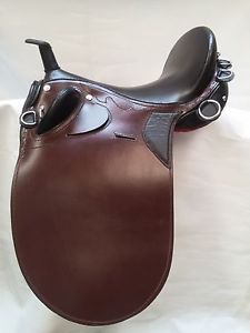 Lazeen Australian Trail Saddle with English Stirrup (comfortable key feature)