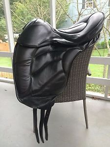 Sensation Custom Treeless Dressage Saddle Adjustable Seat & Gullet Endurance