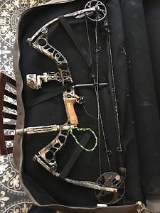 PRICE REDUCED- Mathews Solocam Hyperlite With Case